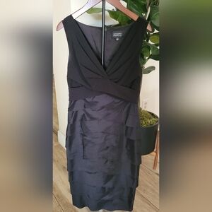 Adrianna Papell Black and Red Sheath Midi Dress Sleeveless V-neck Cocktail